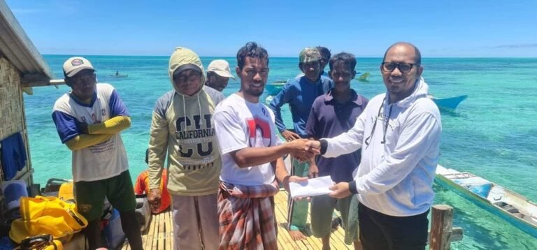 PEDULI WAKATOBI, LILY SUDARTO SALURKAN BANTUAN PERIKANAN DAN KELAUTAN