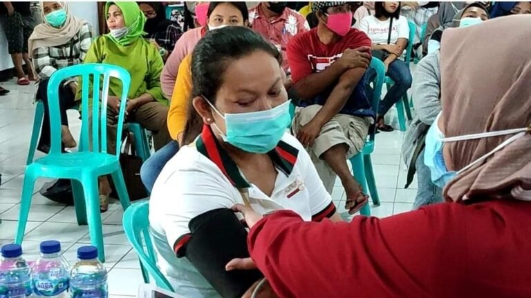 TARGET TURUNKAN LEVEL PPKM, KENDALA BANYAK YANG TERMAKAN HOAX
