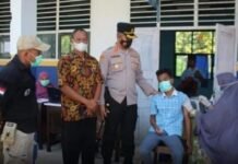 KAPOLRES BUTON TINJAU PELAKSAAN VAKSIN DI SEKOLAH