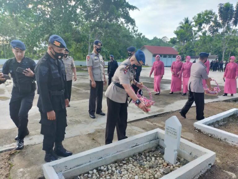 PERSONIL BATALYON B PELOPOR GELAR PENGHORMATAN KEPADA PAHLAWAN