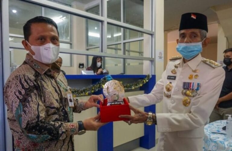 WALI KOTA RESMIKAN BANK SULTRA KAS PEMKOT BAUBAU