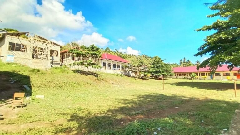 JUFRI KEPALA SMAN 2 KALEDUPA BERTEKAD BENAHI SARANA PRASARANA SEKOLAH