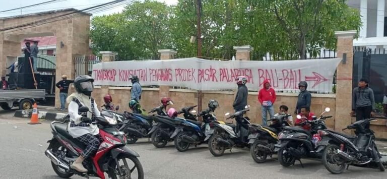 KEJARI BAUBAU DIDESAK TUNTASKAN KASUS PASAR KARYA PALABUSA