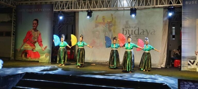 FESTIVAL BUDAYA BUSEL, PEDAGANG MENGAIS REZEKI