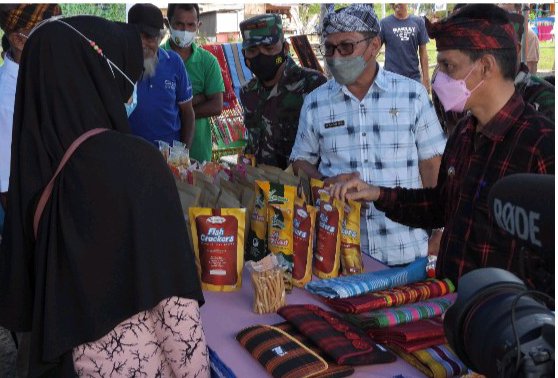 KEMBANGKAN EKONOMI BERBASIS KONSERVASI, YKAN APRESIASI KELOMPOK PEREMPUAN DI DESA KULATI
