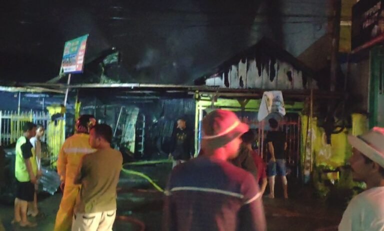 SATU BUAH BENGKEL DI DEPAN FLAMINGGO HANGUS TERBAKAR