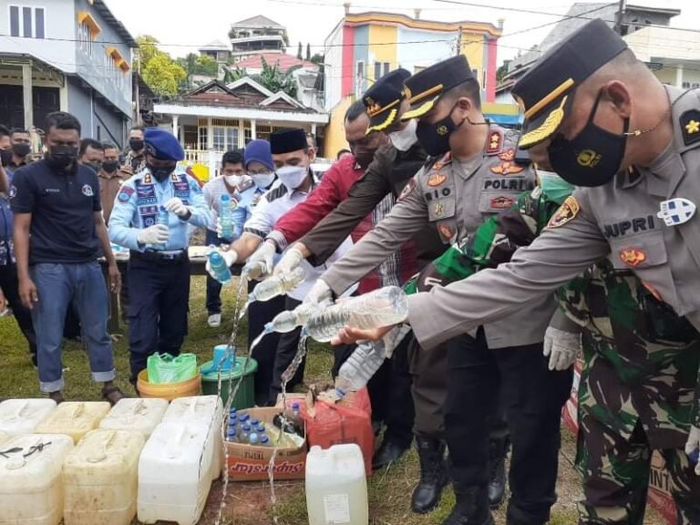 POLRES BAUBAU MUSNAHKAN MIRAS JELANG AKHIR TAHUN 2021