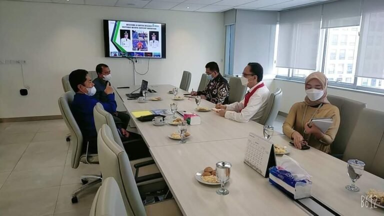 BUPATI BUTON PRESENTASI WISATA DAN PEMANFAATAN ASPAL SECARA NASIONAL