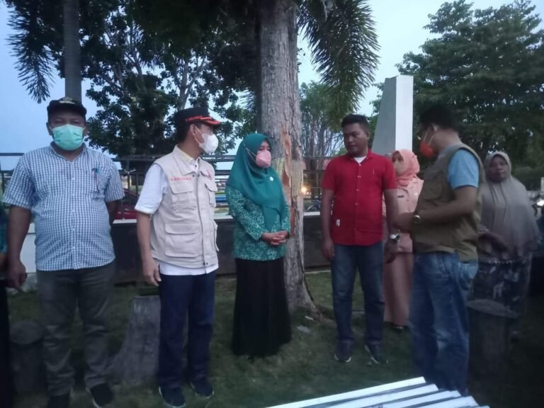 HALIANA SAMBANGI KORBAN ANGIN DI KALEDUPA DAN TOMIA