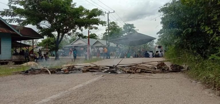 DEMONSTRASI JILID II, WARGA BUTUR MINTA ASPAL BUKAN PENGERASAN