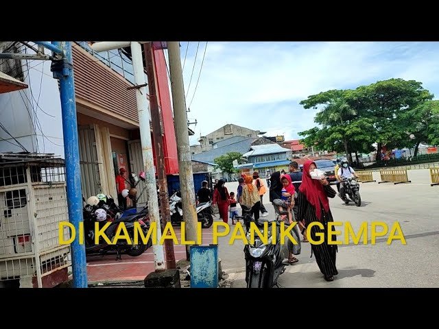 GEMPA, ORANG-ORANG DI PANTAI KAMALI BERHAMBURAN