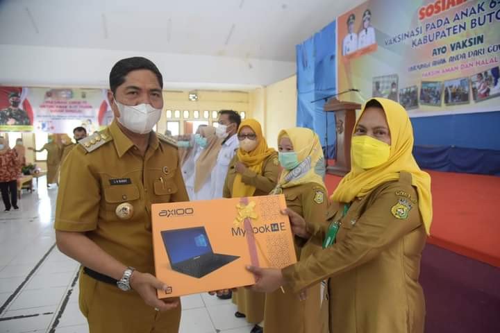 PEMKAB BUTON MELAMPUI TARGET CAPAYAN VAKSINASI COVID-19