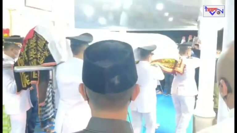 DILEPAS DARI RUJAB, AS TAMRIN DIMAKAMKAN DI SAMPING MENDIANG IBUNYA