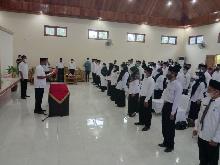 MEWAKILI BUPATI LANTIK SEJUMLAH KASEK, INILAH PESAN SEKDA WAKATOBI