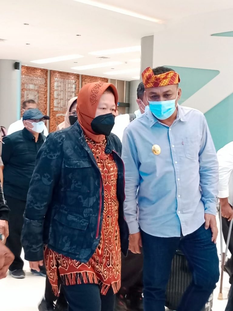 SAHABAT MENSOS, ARUSANI SAMBUT TRI RISMAHARINI
