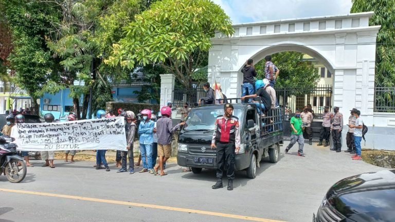 FPP BUTON UTARA GELAR AKSI UNRAS DI KANTOR KEJARI MUNA, INI PENYEBABNYA