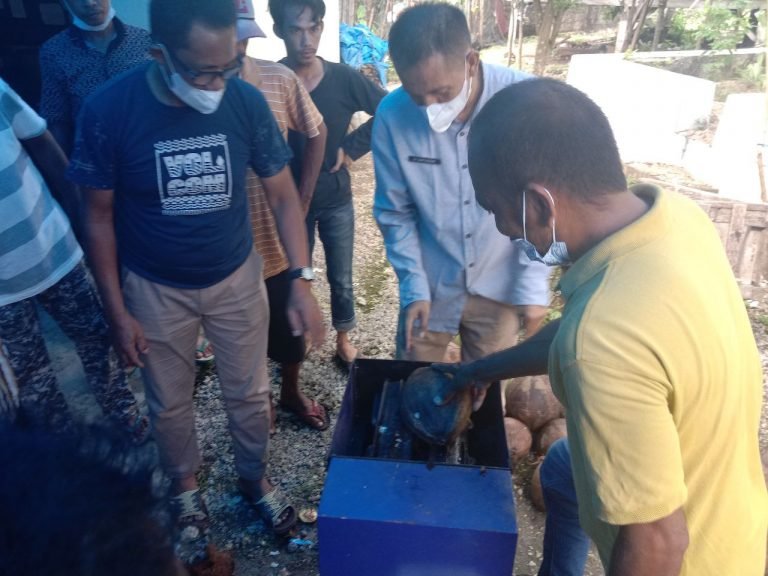 KELOMPOK UKM DI LIYA ONE MELANGKA WAKATOBI HASILKAN PRODUK RAMAH LINGKUNGAN