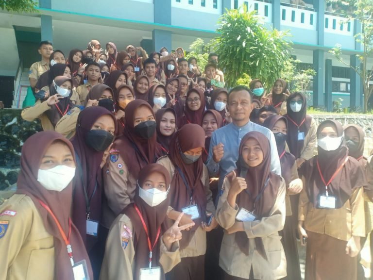 BJ HABIBIE TERPILIH JADI KETUA OSIS SMAN 1 RAHA PERIODE 2022/2023