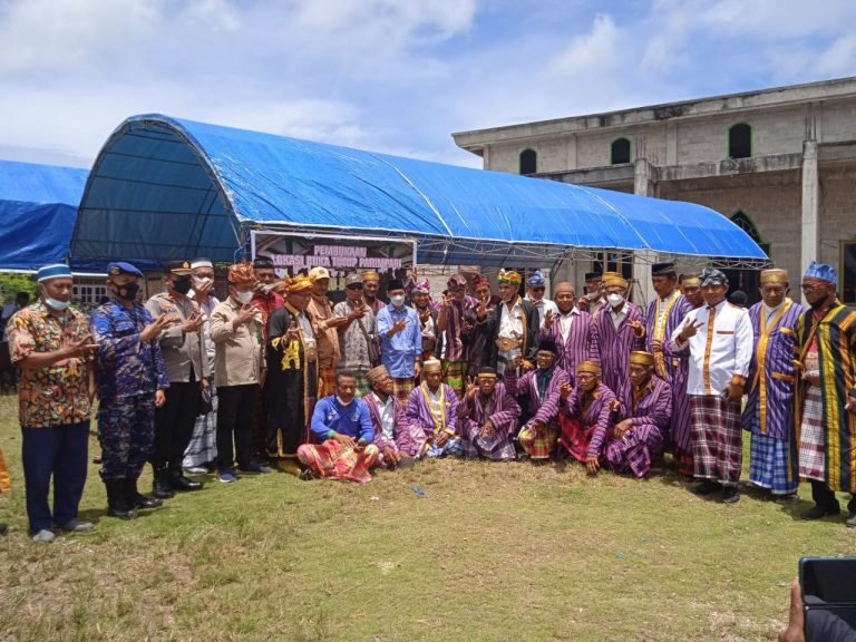 BUPATI WAKATOBI DUKUNG KESEPAKATAN KADIE KAPOTA TERAPKAN SISTEM PARIMPARI