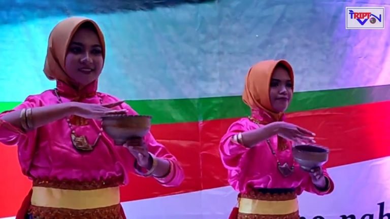 WALI KOTA BAUBAU NIKMATI TARI LAWATI