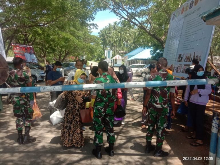 SATGAS COVID-19 BUTUR RAZIA KARTU VAKSIN DI PELABUHAN