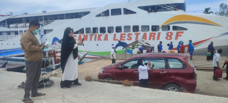 MINIMNYA JARINGAN TELEKOMUNIKASI, SCAN BARCODE KARTU VAKSIN DI BUTUR MENJADI TERKENDALA