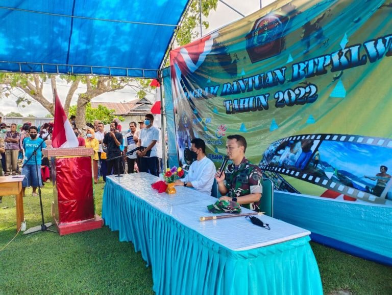 PENYALURAN DANA BTPKLWN TNI DI WAKATOBI HARI KEDUA, DANDIM 1413/BUTON KUNJUNGI PULAU KALEDUPA