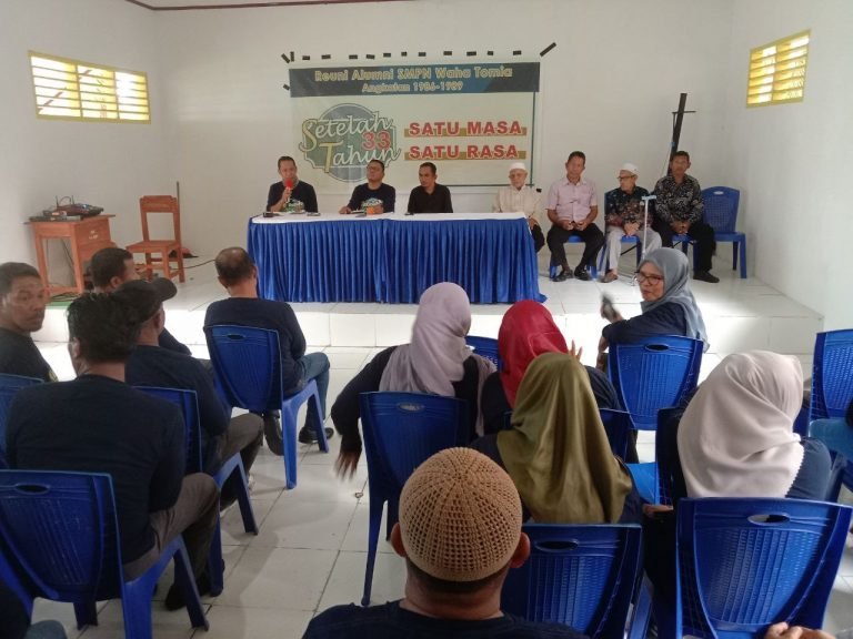 ALUMNI SMPN WAHA TOMIA 1989 GELAR REUNI PERDANA, BERIKUT KISAHNYA