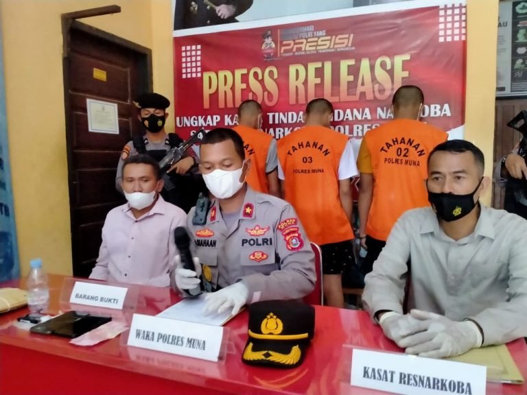 POLRES MUNA RINGKUS TIGA PEMUDA DIDUGA PENGEDAR SHABU-SHABU