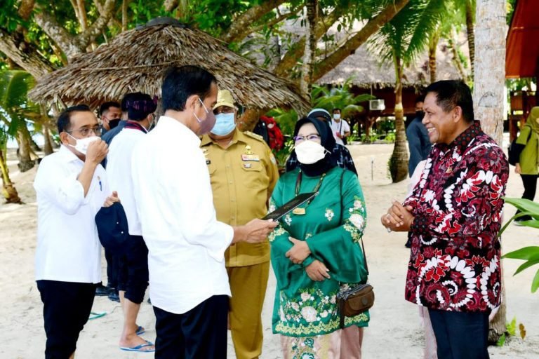PRESIDEN JOKO WIDODO DUKUNG DEKLARASI PARIWISATA BANGKIT DAN BEYOND WAKATOBI