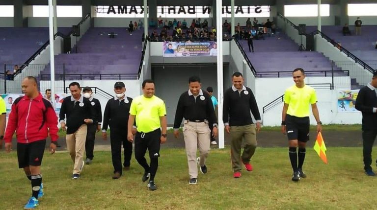 WAKIL BUPATI BUTUR BUKA KEJUARAAN SEPAK BOLA BUPATI CUP III