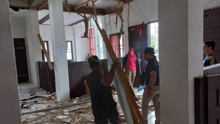 PELAYANAN DI KANTOR CAMAT KATOBU MUNA TERHAMBAT, INI PENYEBABNYA