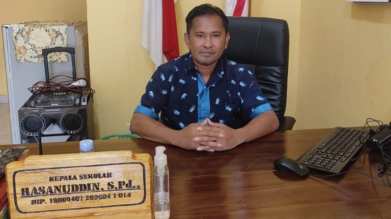 TINGKATKAN WAWASAN SISWA, CIVITAS SMAN 2 WANGI-WANGI CANANGKAN EMPAT PROGRAM UNGGULAN