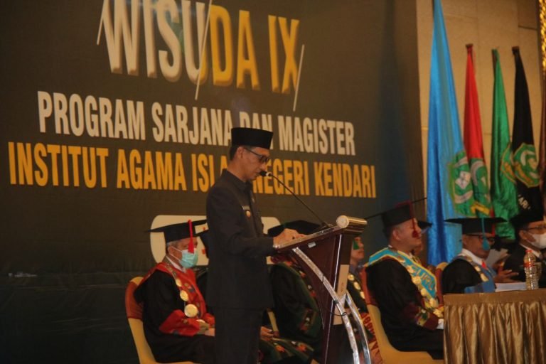 BUPATI WAKATOBI BERIKAN ORASI ILMIAH PADA KEGIATAN WISUDA IAIN KENDARI KE-IX PASKA SARJANA DAN MAGISTER