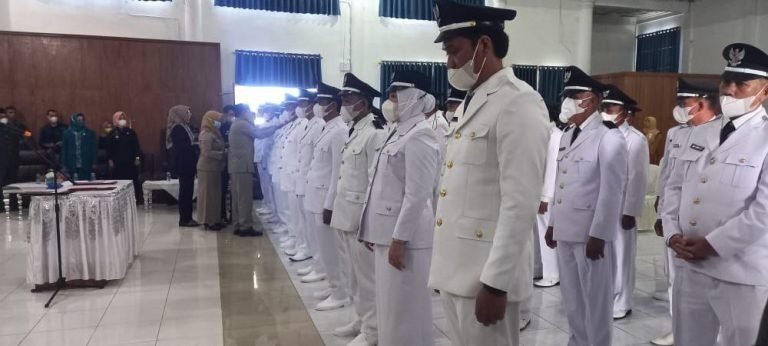 BUPATI BUTUR LANTIK 39 KADES, AMALUDDIN: KADES SEGERA BUAT RPJMDesa