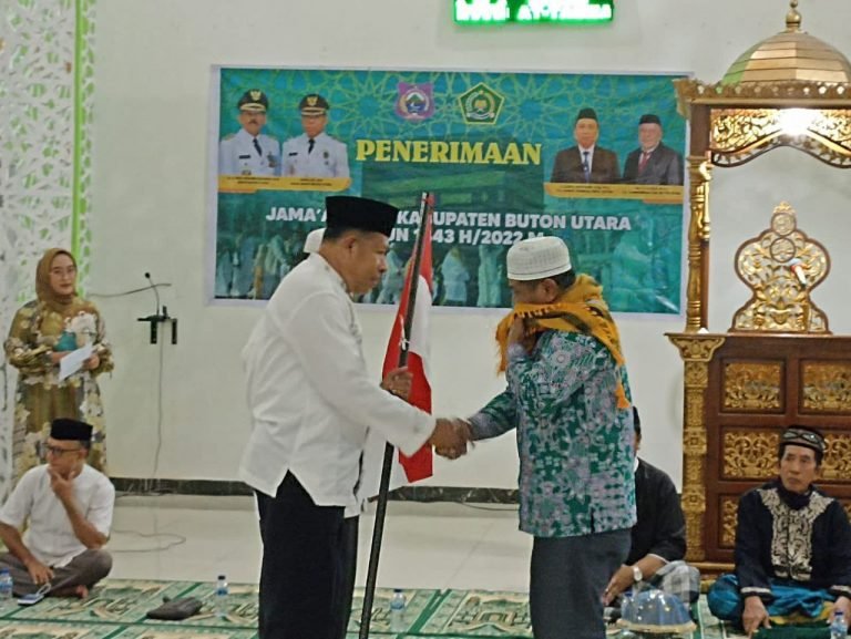 SAMBUT JEMAAH HAJI, WABUP BUTUR TERHARU BAHAGIA