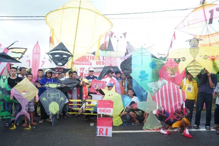 MASYARAKAT DESA WUNGKA WAKATOBI GELAR LOMBA LAYANG-LAYANG, KETUA DPRD: LAYAK MASUK KALENDER EVENT