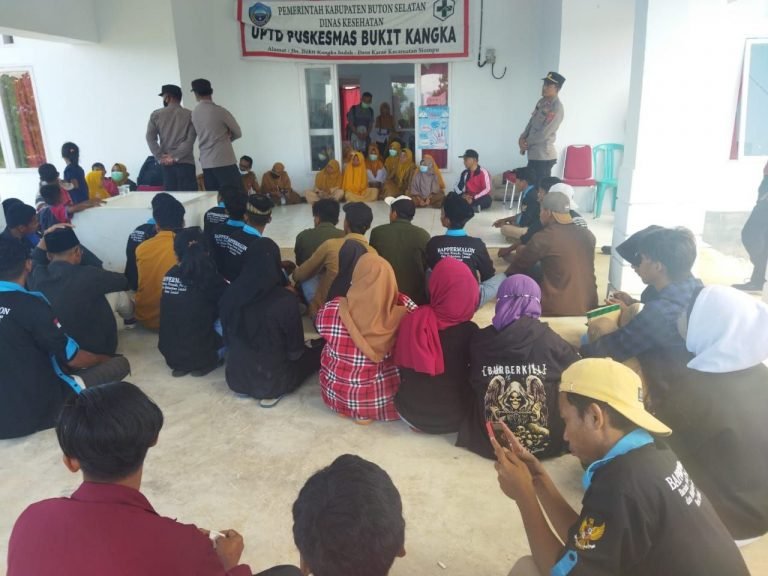 PECAT TENAGA MAGANG, MAHASISWA DESAK COPOT KAPUS BUKIT KANGKA