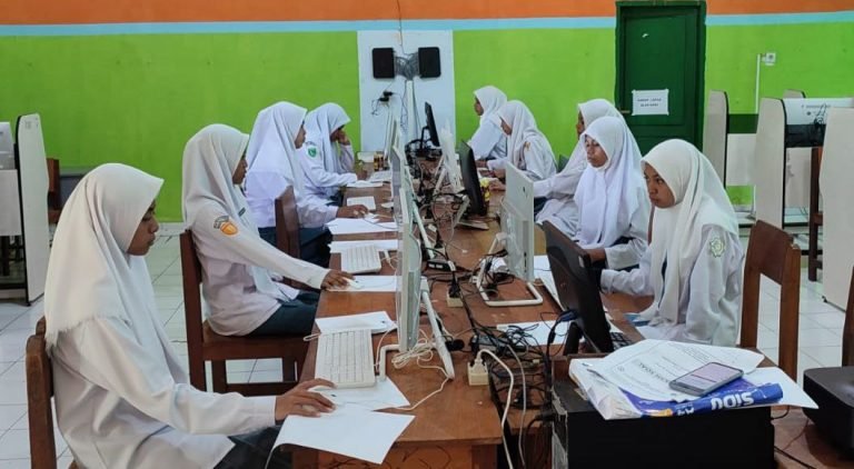 MA WISATA KELAUTAN UNTU MELAMBI WAKILI WAKATOBI KSM TINGKAT PROVINSI SULTRA