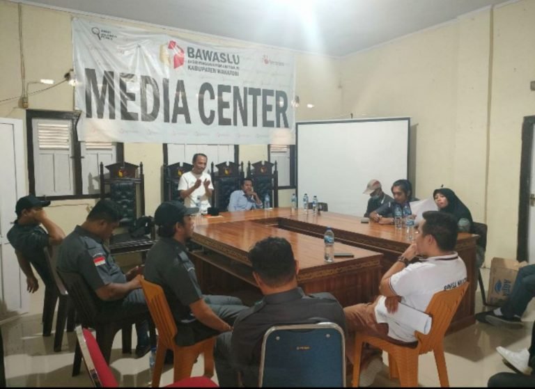 BAWASLU WAKATOBI TEMUKAN DUGAAN DATA GANDA TMS KEANGGOTAAN PARPOL