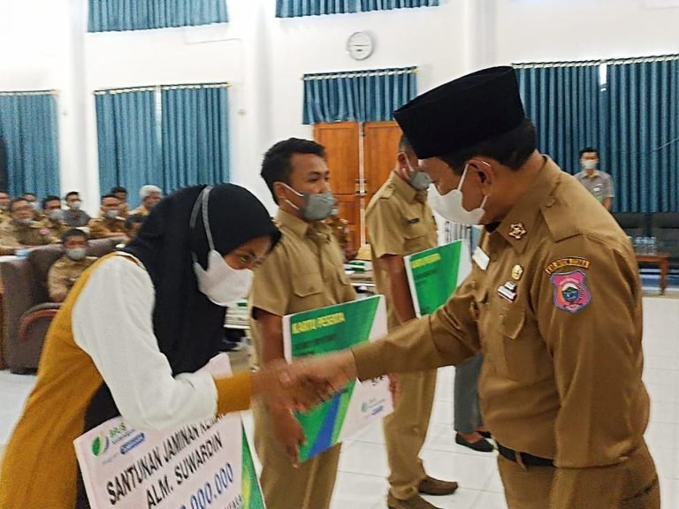 BUKA MONEV IMPLEMENTASI PERLINDUNGAN PEKERJA, BUPATI BUTUR KULIAHI APARAT DESA