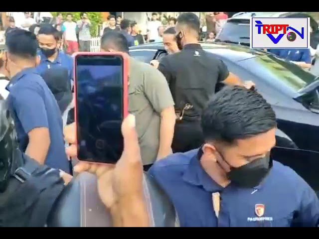 MASYARAKAT BAUBAU ANTUSIAS SAMBUT KEDATANGAN PRESIDEN RI JOKO WIDODO