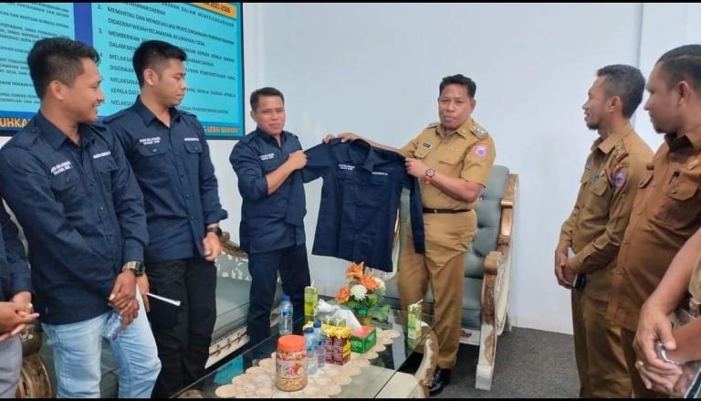 WAKIL BUPATI BUTUR TERIMA MAHASISWA MAGISTER KKL UHO