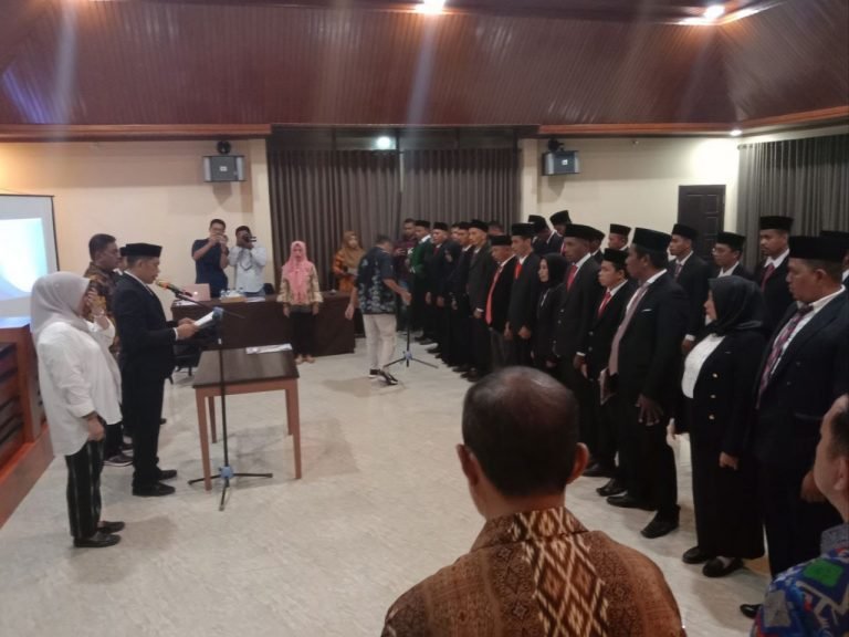 24 ANGGOTA PANWASCAM DI WAKATOBI DILANTIK, BEGINI PESAN KETUA DPRD DAN WAKIL BUPATI WAKATOBI