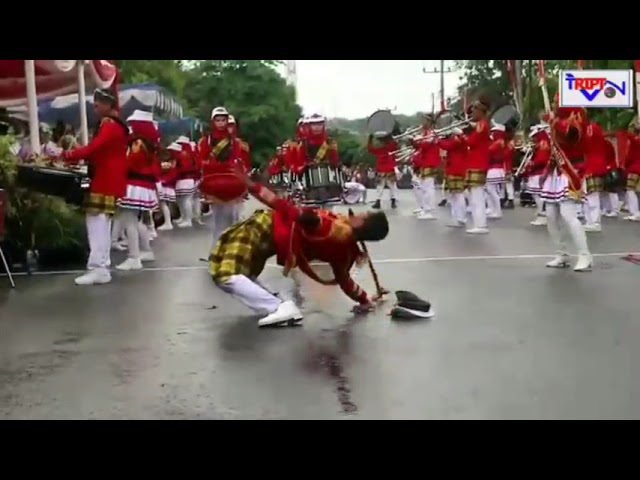 SMKN 1 BAUBAU TAMPIL MEMUKAU MESKIPUN GERIMIS MELANDA