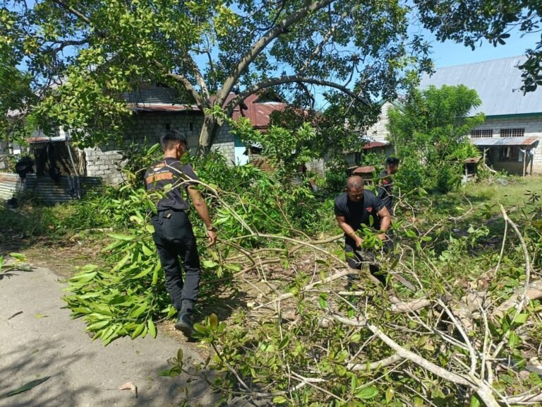 BATALYON B PELOPOR SATUAN BRIMOBDA SULTRA GELAR BAKTI SOSIAL