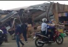 DITERJANG ANGIN PUTING BELIUNG, SEJUMLAH KIOS DI PASAR LAINO RAHA RUSAK BERAT
