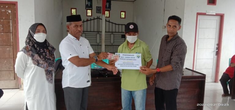 KETUA BPD DESA WANTULASI DI BUTUR APRESIASI PENYALURAN BLT-DD DI WILAYAHNYA