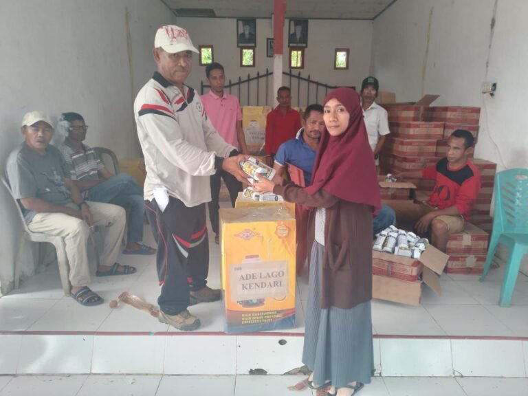 KETUA BPD WANTULASI BUTUR SERAHKAN TANGKI DAN PUPUK JAMBU METE, DARMAHASRA: INI PROGRAM PRIORITAS