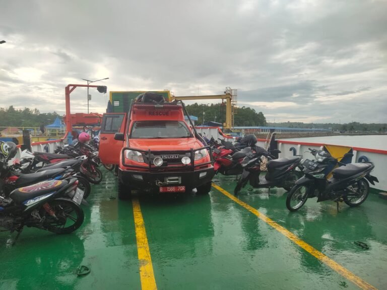 NELAYAN ASAL MUNA HILANG TERJATUH DI LAUT SAAT MEMANCING IKAN